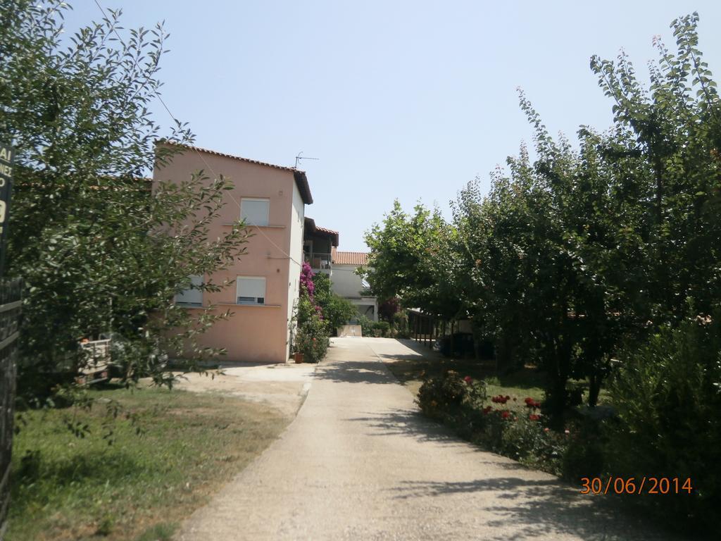 Ioannis Avrades Apartments Агия Кампос Екстериор снимка