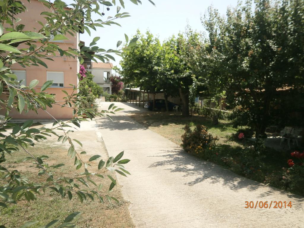 Ioannis Avrades Apartments Агия Кампос Екстериор снимка