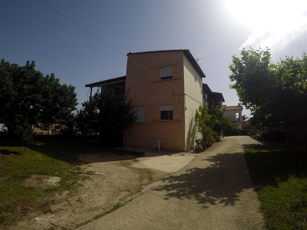 Ioannis Avrades Apartments Агия Кампос Екстериор снимка