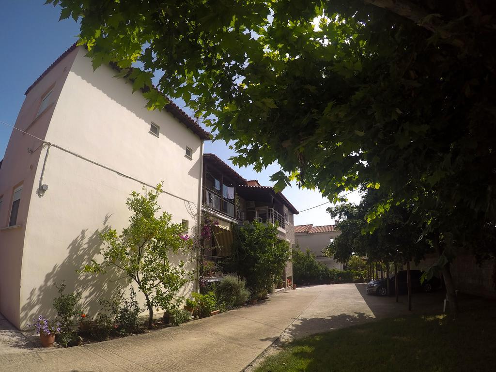 Ioannis Avrades Apartments Агия Кампос Екстериор снимка