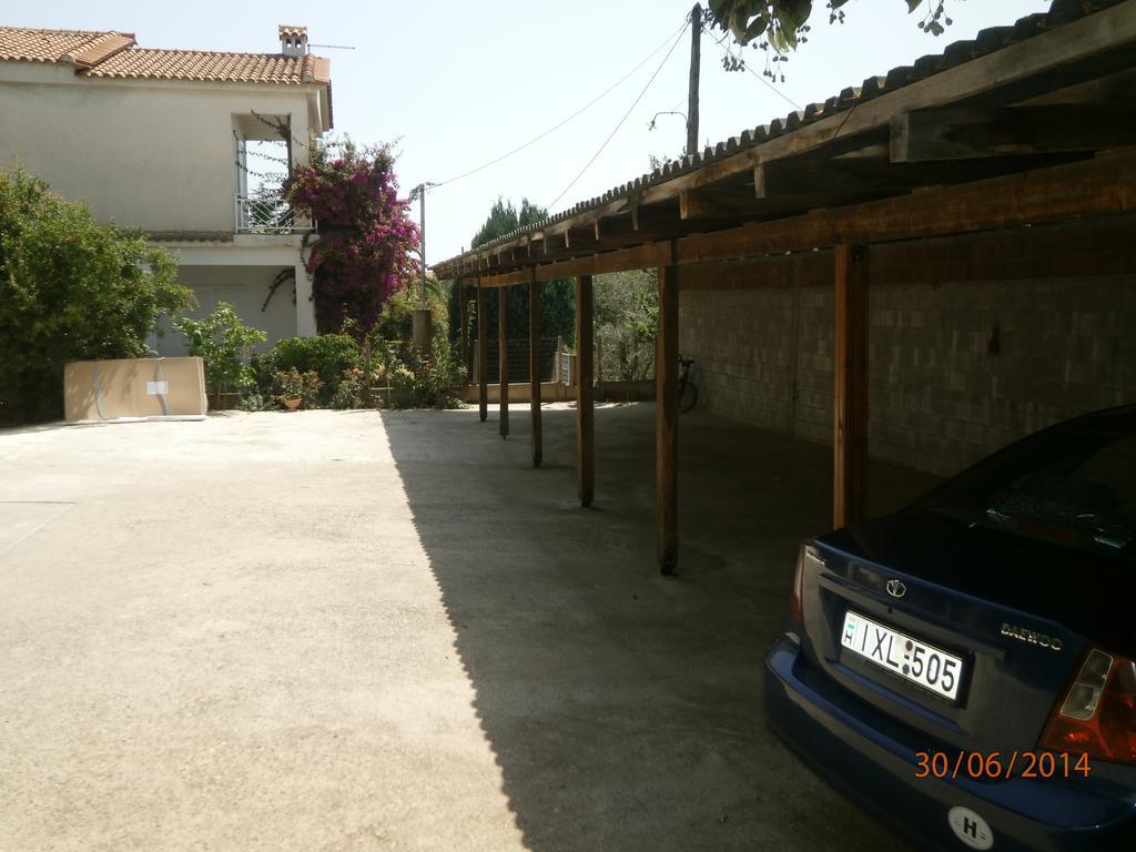 Ioannis Avrades Apartments Агия Кампос Екстериор снимка